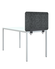 Laden Sie das Bild in den Galerie-Viewer, Akustik Trennwand aus Filz mit stabiler Klemme aus pulverbeschichtetem Metall