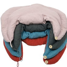 Laden Sie das Bild in den Galerie-Viewer, Nacken Kirschkernkissen mit Schlaufe und Stehkragen - 100% Baumwolle - 4 Farben