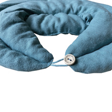 Laden Sie das Bild in den Galerie-Viewer, Nacken Kirschkernkissen mit Schlaufe und Stehkragen - 100% Baumwolle - 4 Farben