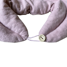 Laden Sie das Bild in den Galerie-Viewer, Nacken Kirschkernkissen mit Schlaufe und Stehkragen - 100% Baumwolle - 4 Farben